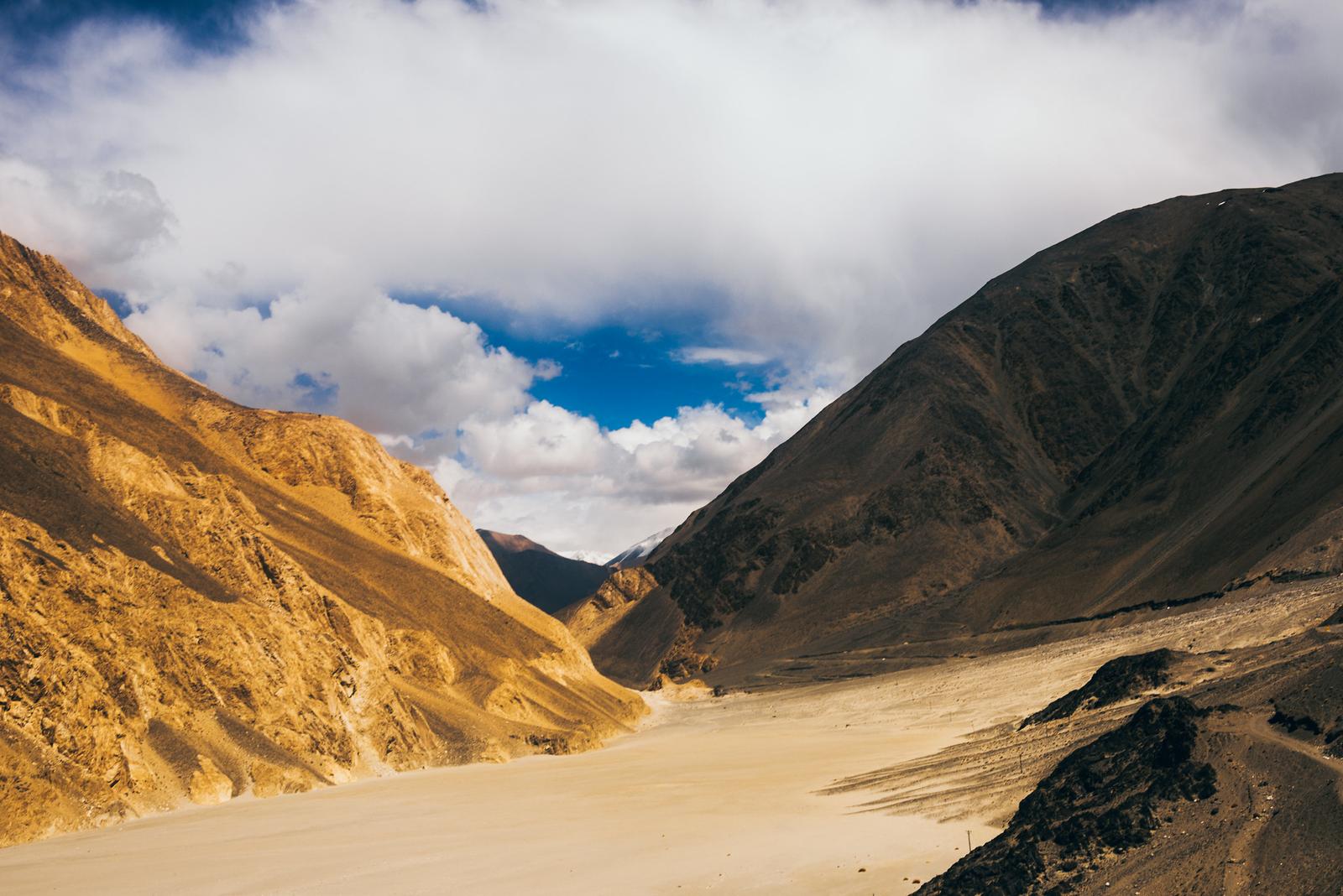 Đồng bằng cát bên đường Pangong