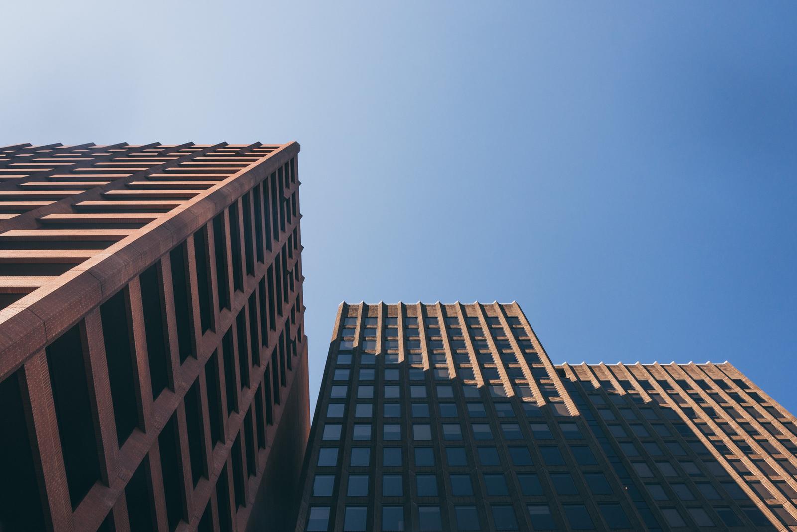 Under the Shades of Buildings