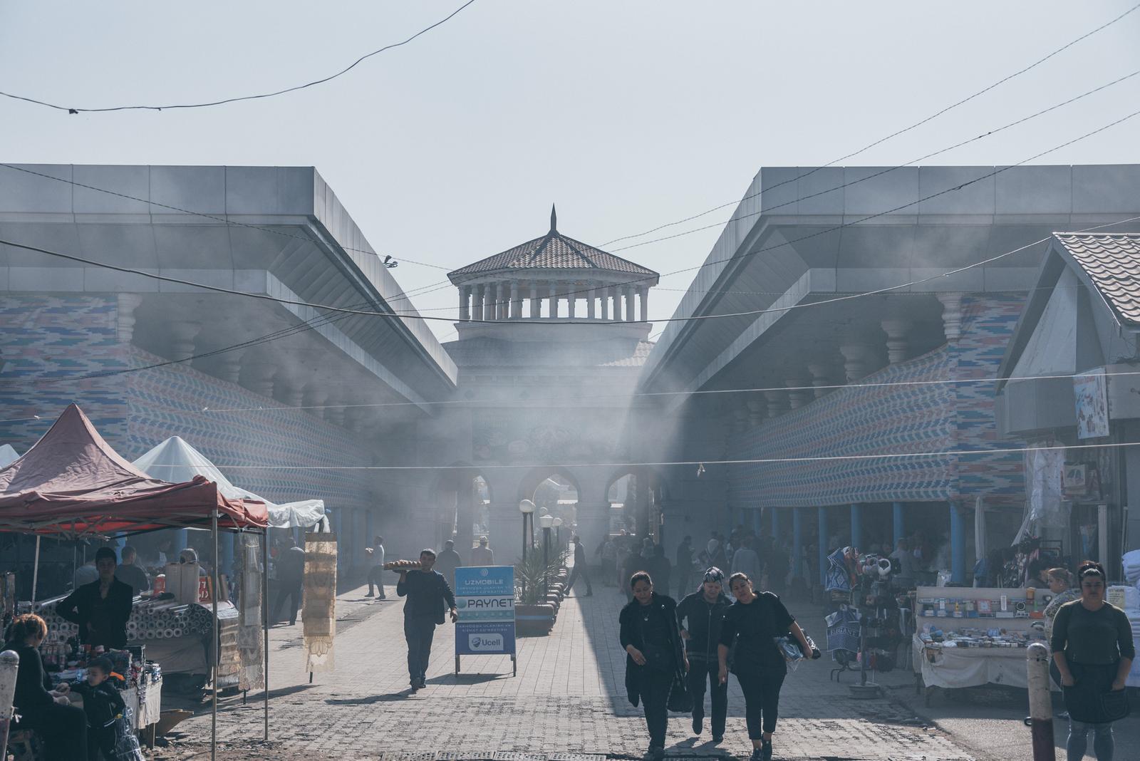 Cảnh sương khói ở quầy hàng ẩm thực (Chaikhana)