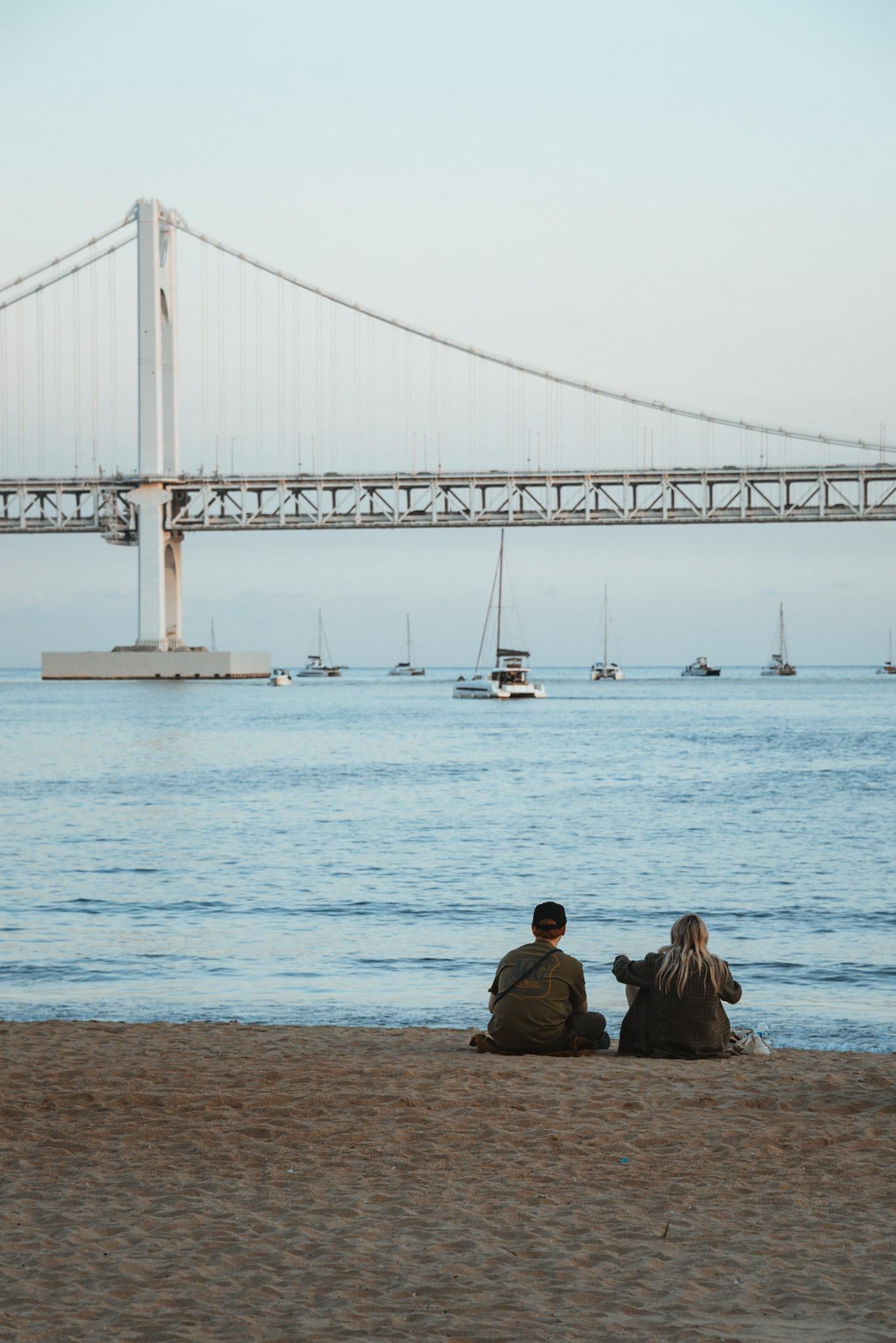 Human and Gwangan Bridge