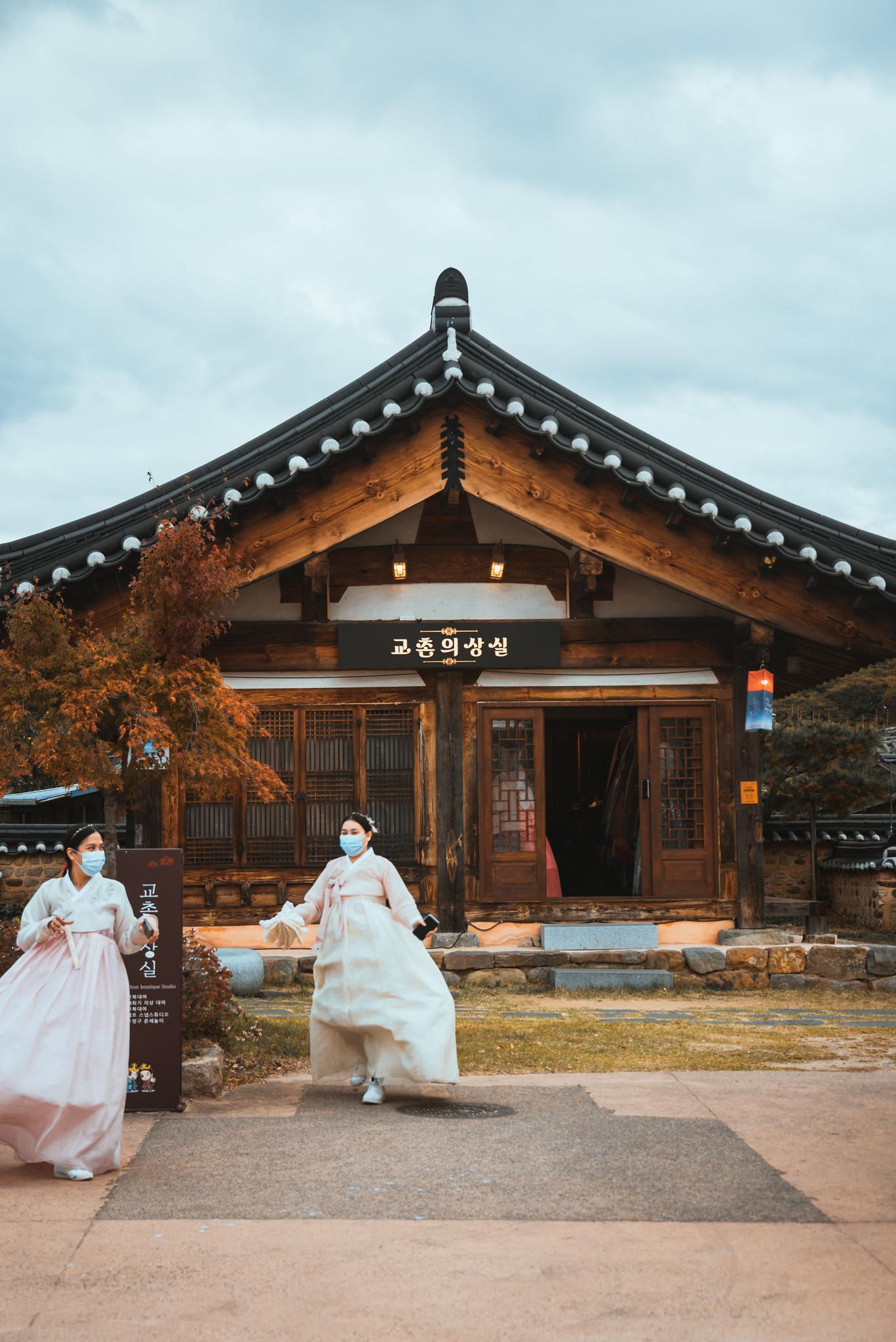 Hanbok tung tăng