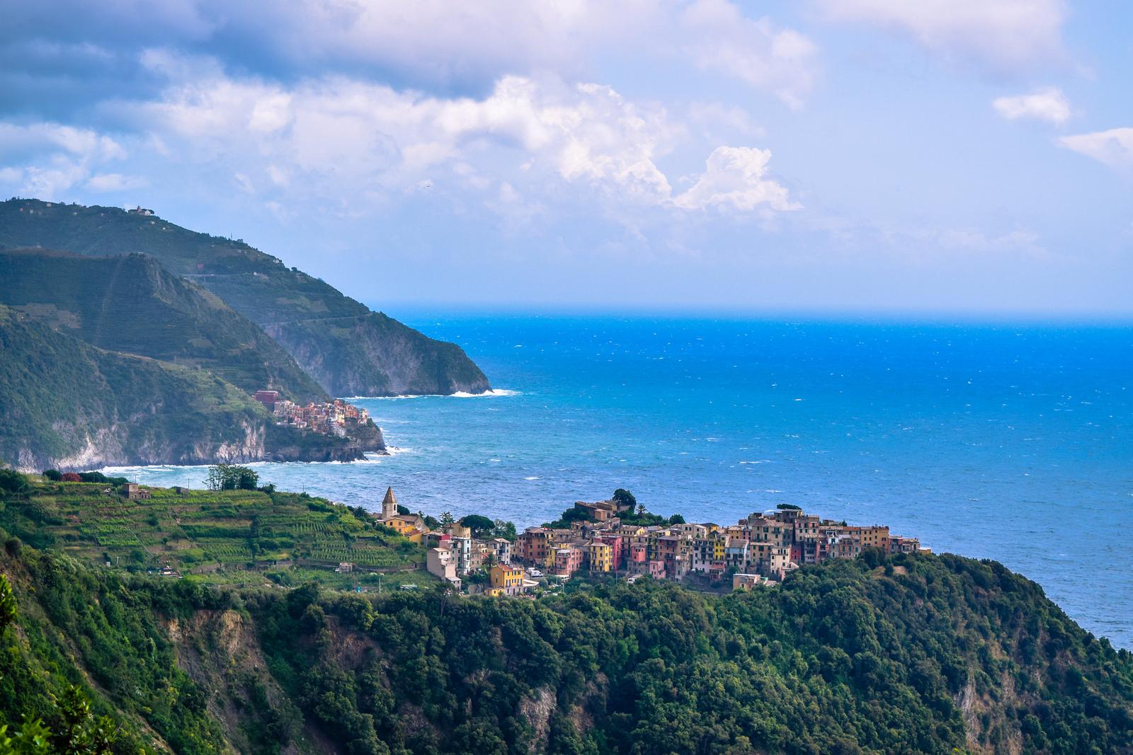 Corniglia nhìn từ đằng xa