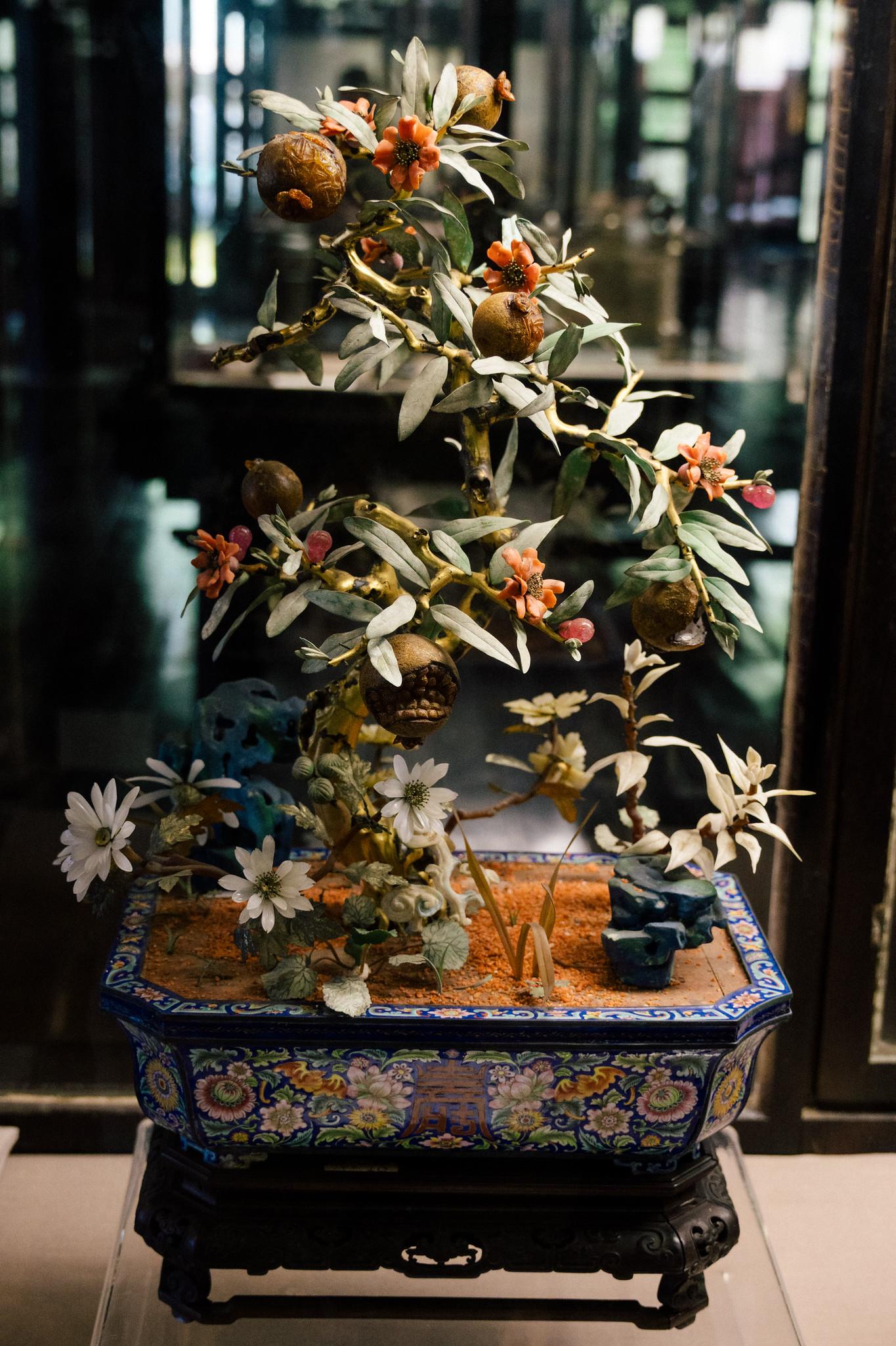 Golden Branch, Jade Leaf