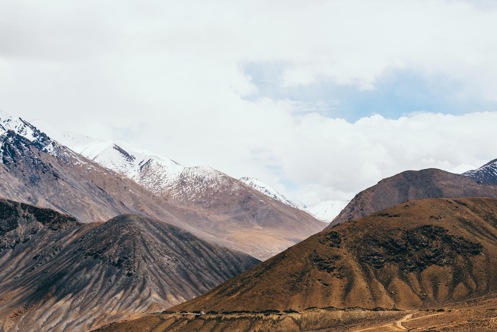 Xuống đèo Khardung