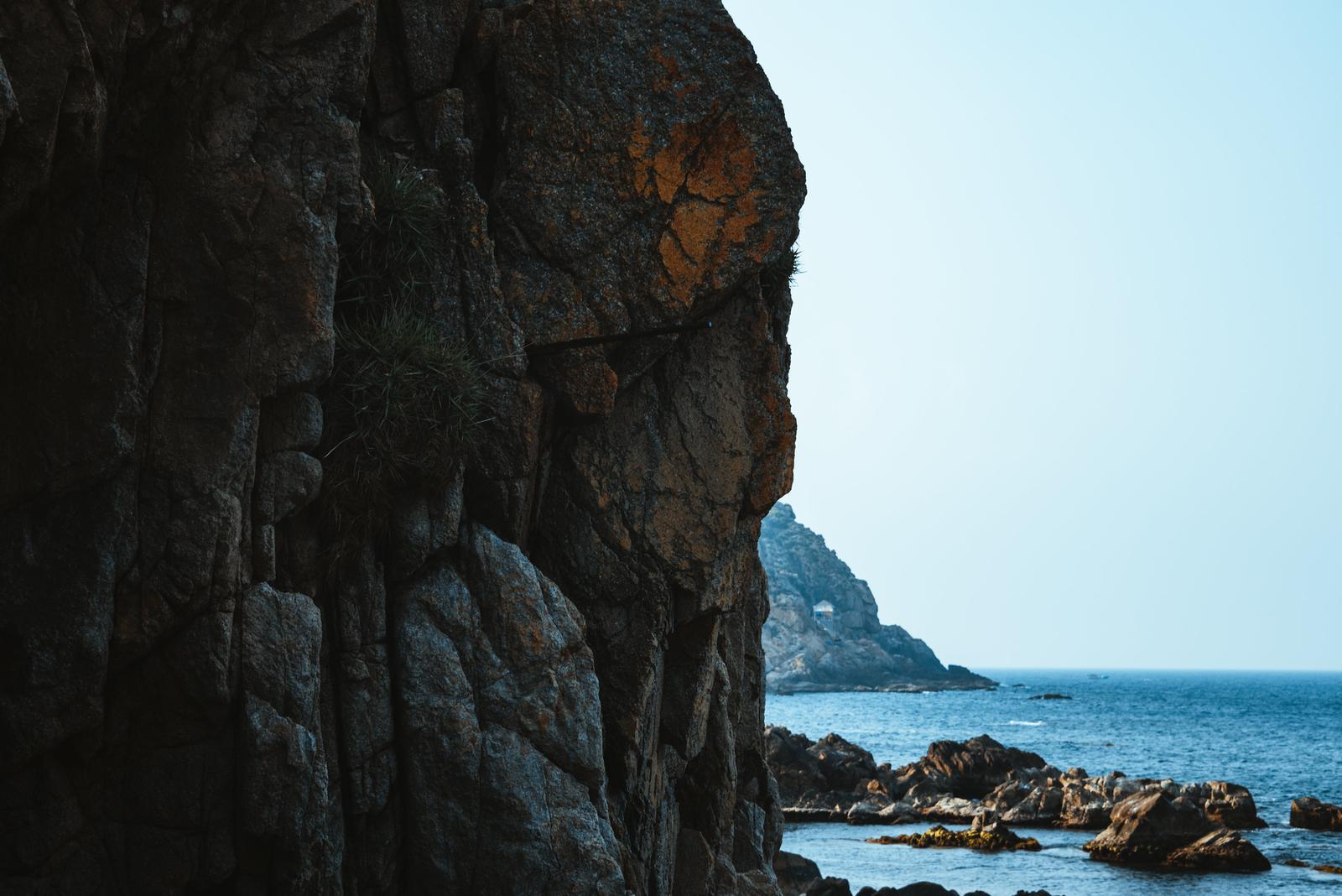 The Cliff under the Afternoon Shine