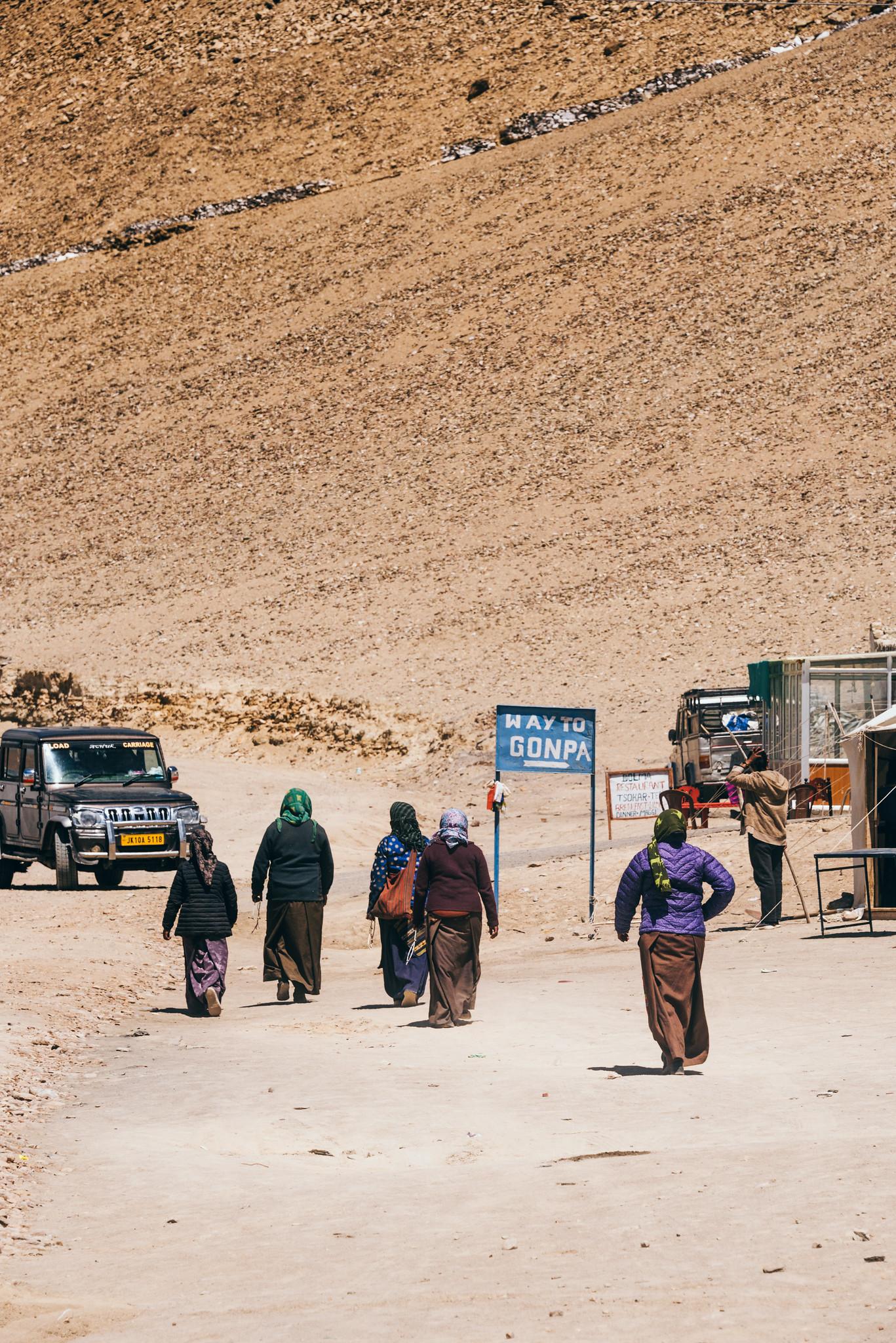 Way to Gompa, Thukje