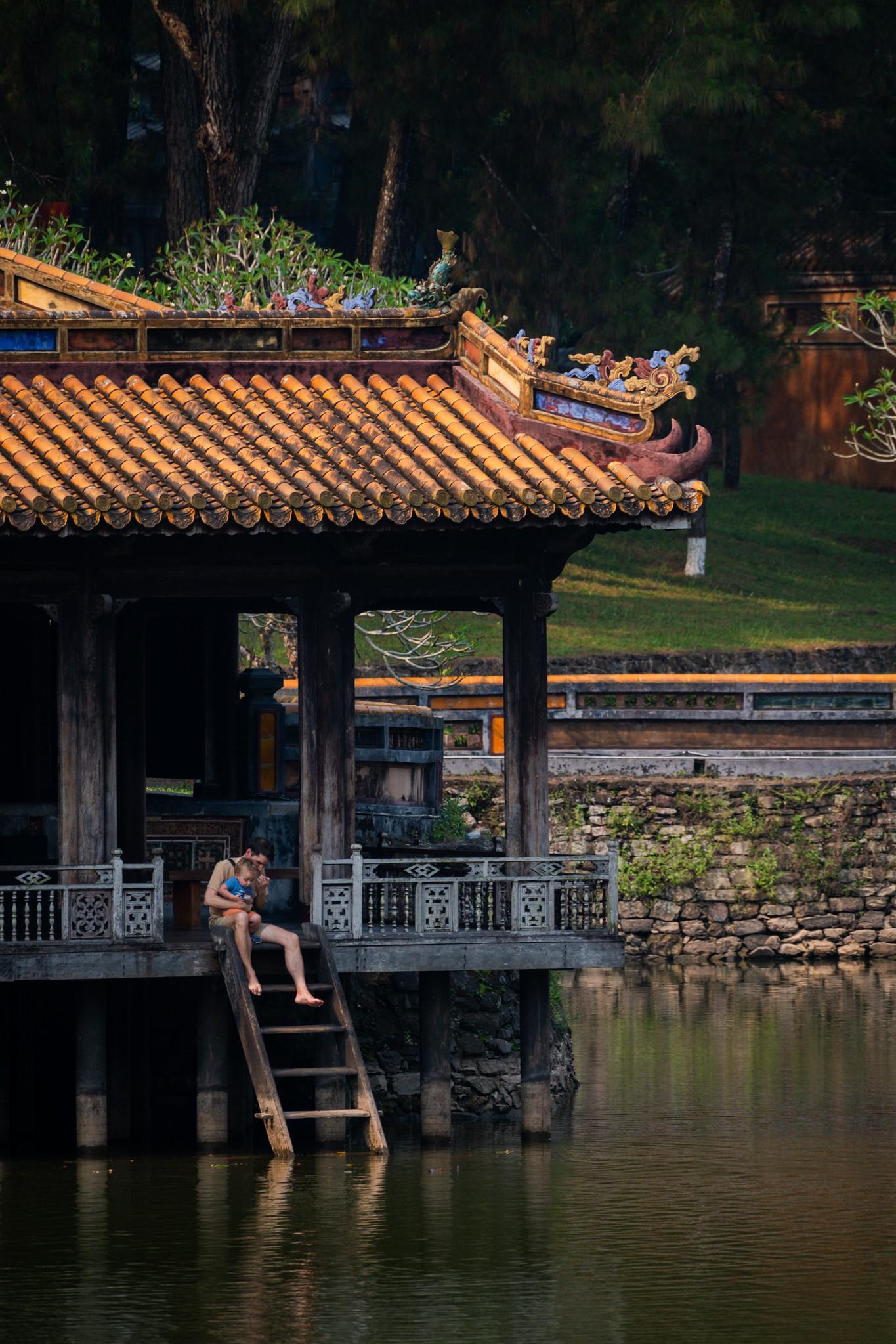 Xung Khiem Pavilion amid Luu Khiem Lake