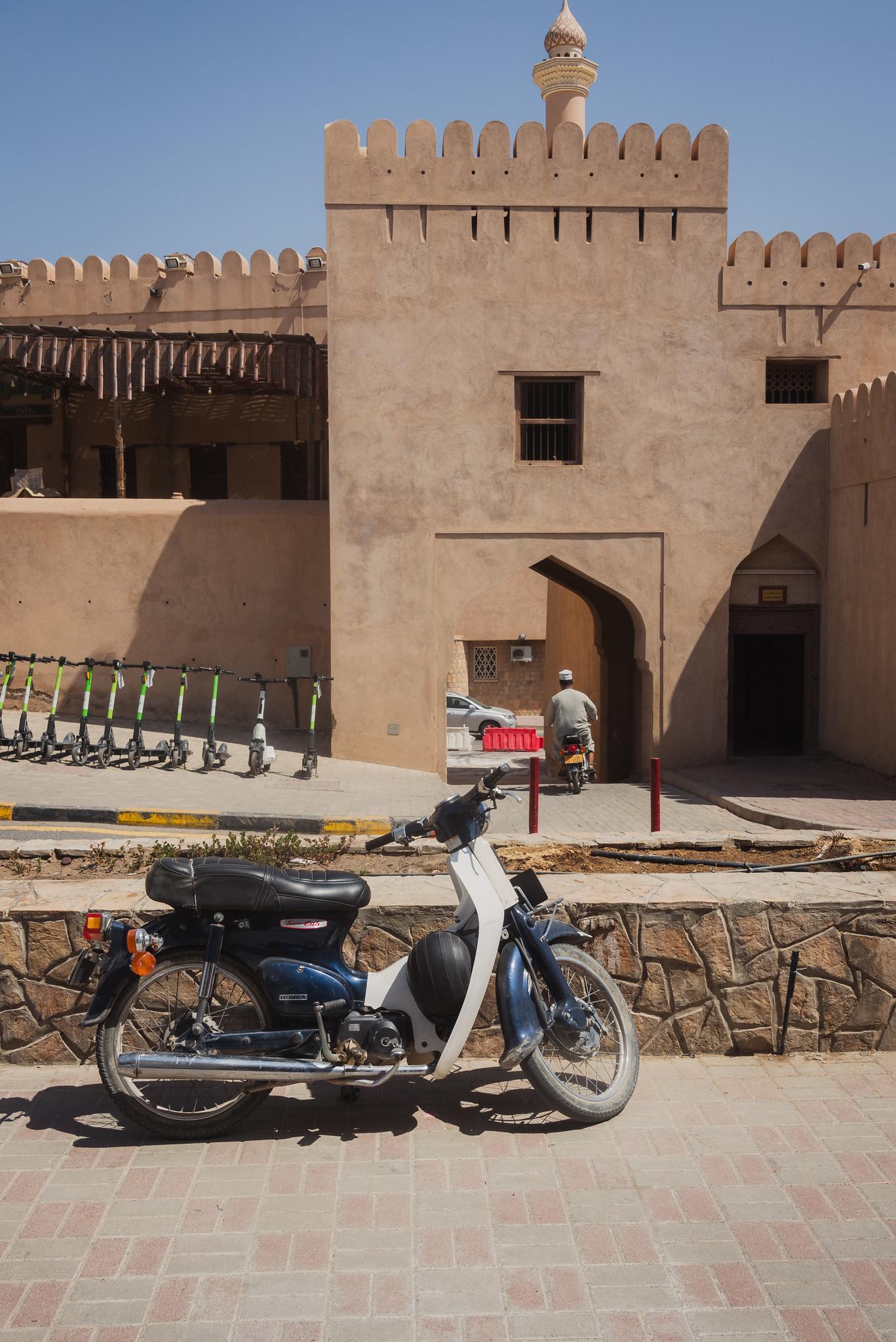 Một Nizwa chậm rãi