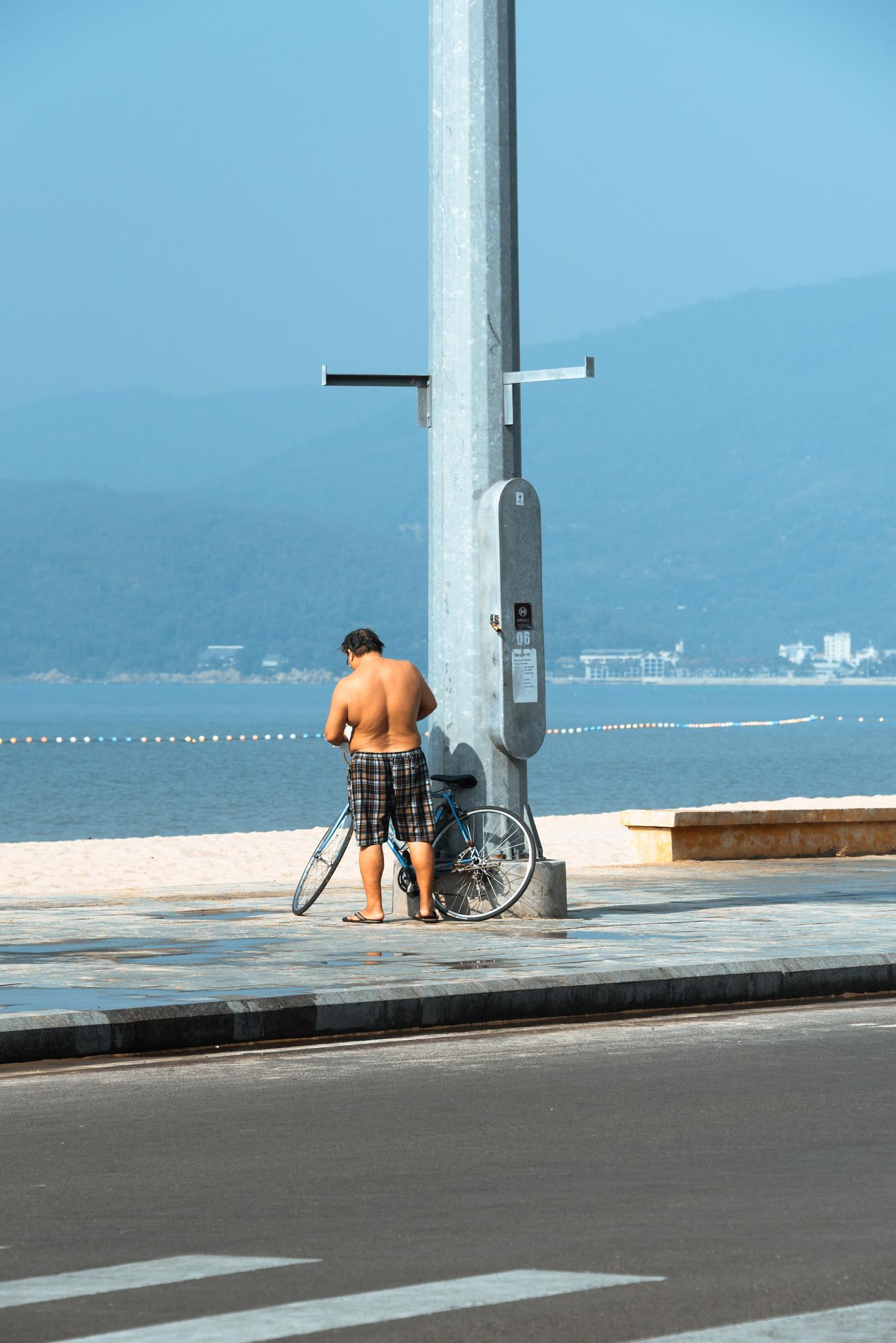 People Goes to the Beach