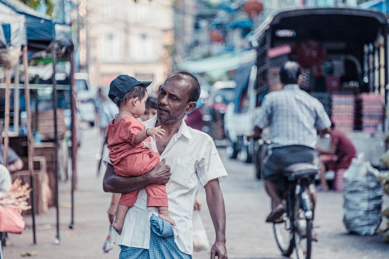 Những sắc màu văn hóa và tôn giáo