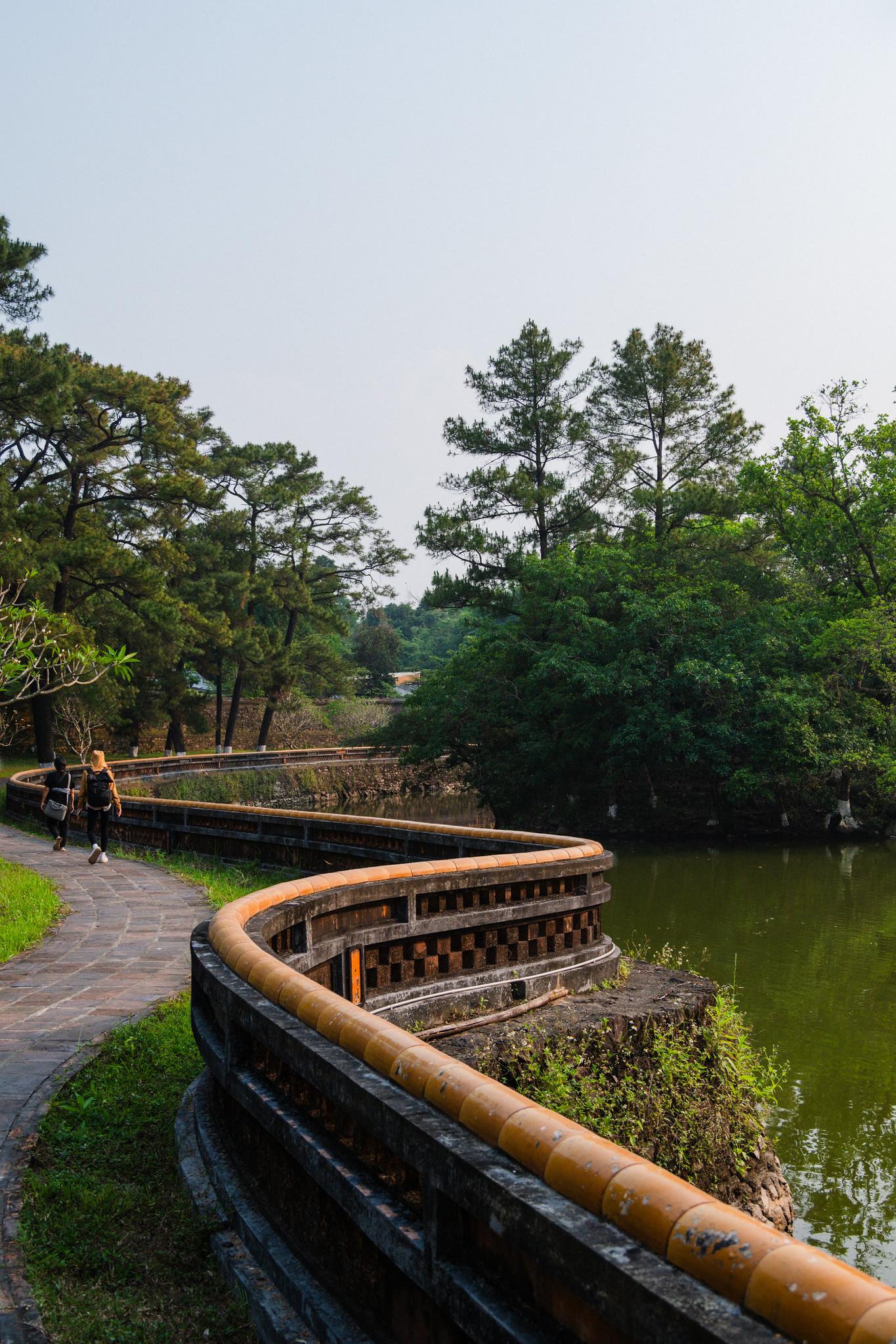 Winding along the Lakeside