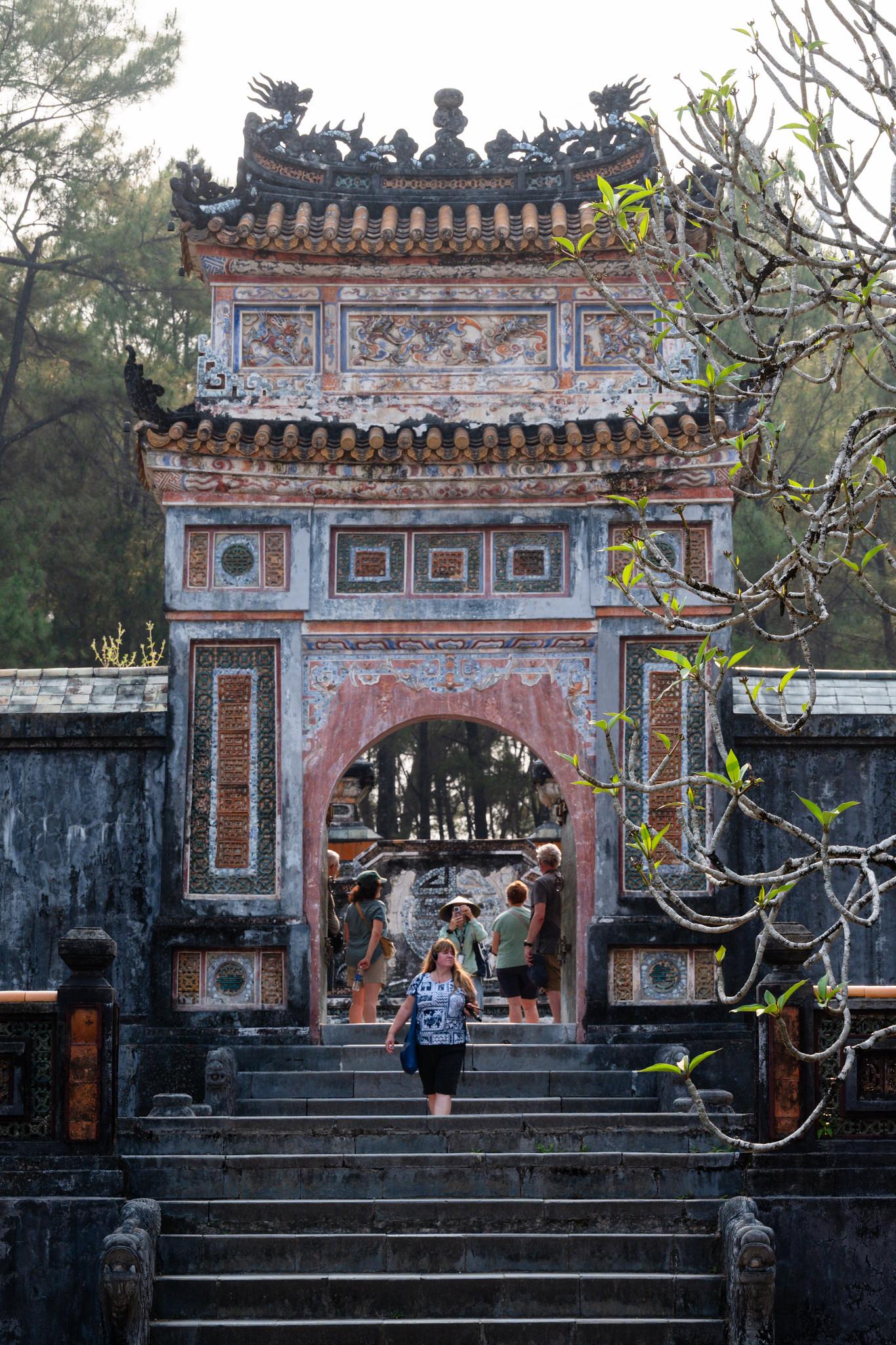 Buu Thanh - Entrance to the Emperor's Tomb