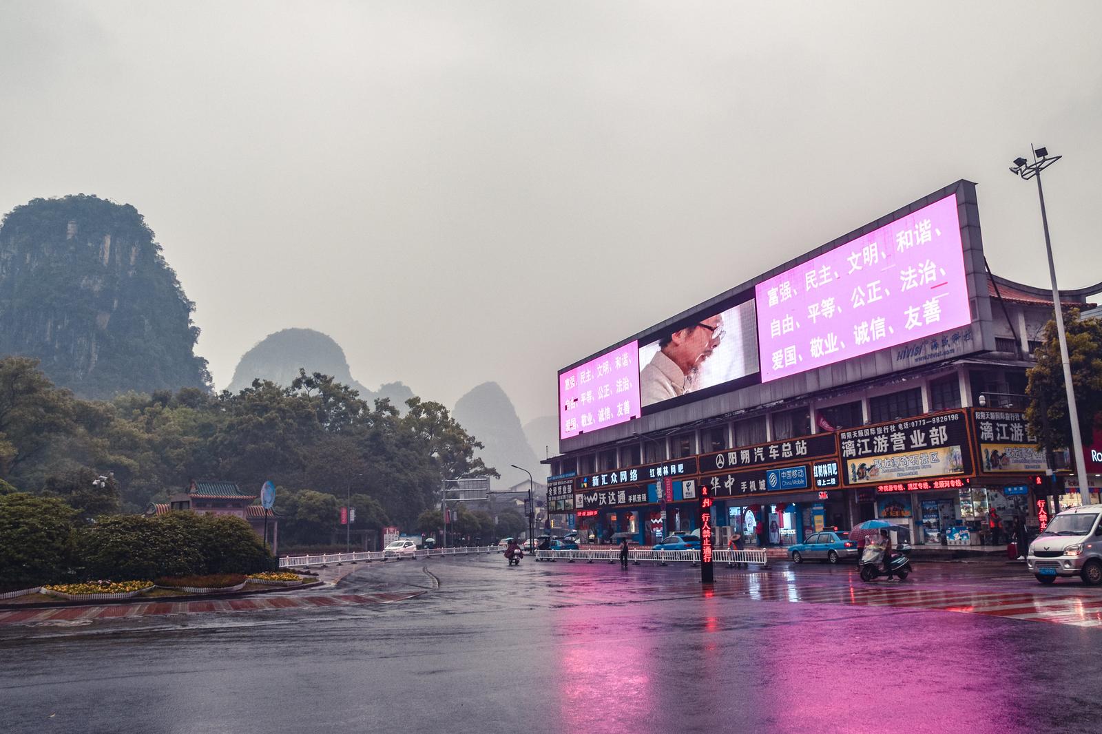 Một buổi sáng ẩm ướt ở Quế Lâm