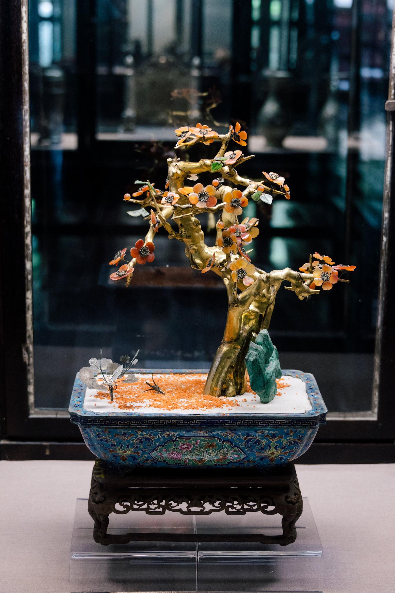 Golden Branch, Jade Leaf