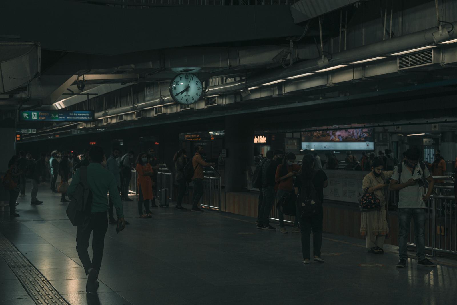 Rajiv Chowk Station Platform