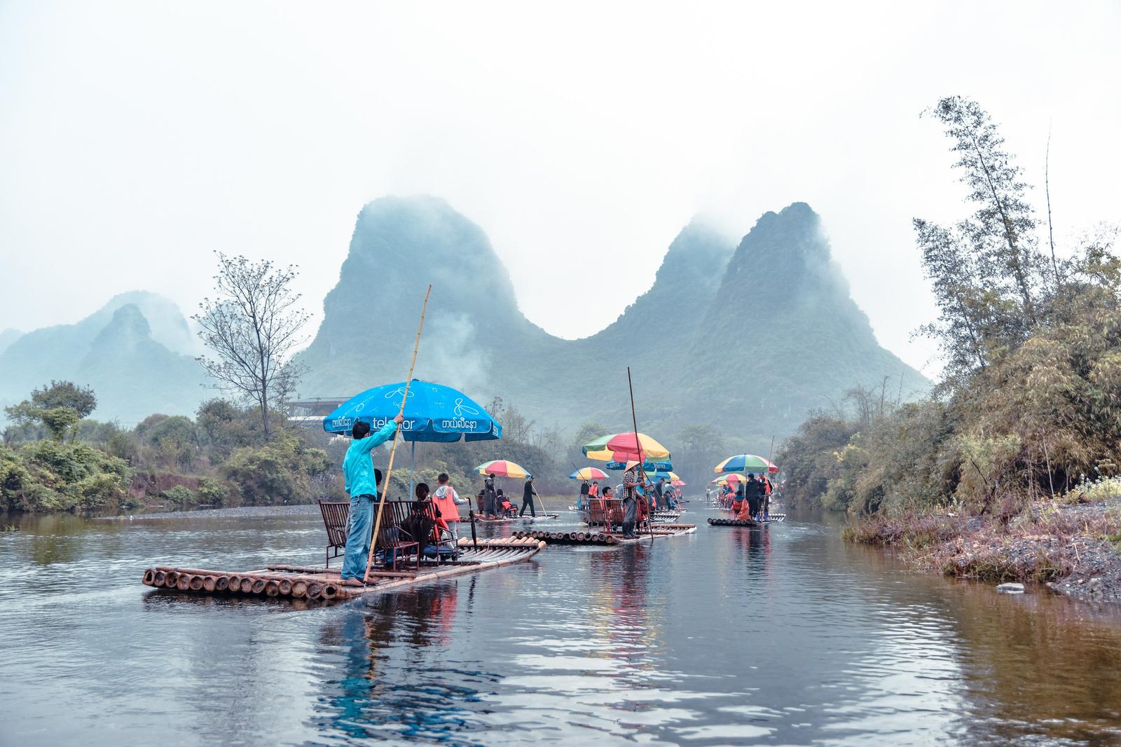 Đi bè tre trên sông Ngộ Long